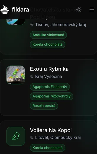 Ukázka hledání chovatelů: karty chovatelských stanic s fotkou, místem a chovanými druhy